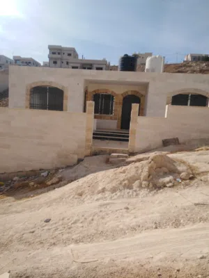 بيت للبيع في الزرقاء شومر ام العضام شبه جاهز