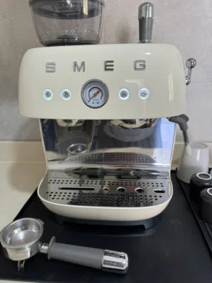 smeg Coffee Machine with Grinder