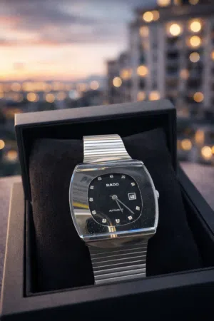 ساعات من النوادر تتراوح الأعمار من 60 إلى 40 سنه