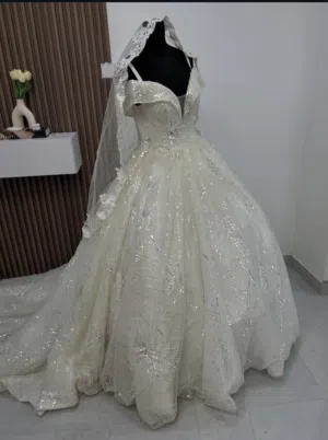 فستان زفاف للبيع