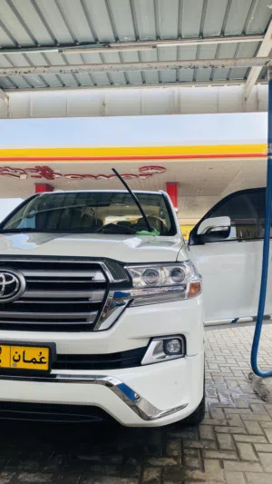 Used Toyota Land Cruiser in Muscat
