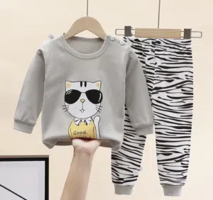 ملابس للأطفال من عمر 1 سنة و الى 4 سنوات.. الكمّية محدودة جداً.