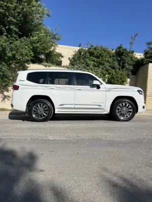 Toyota Land Cruiser 3500cc Twin Turbo 37,000km Only Model 2022