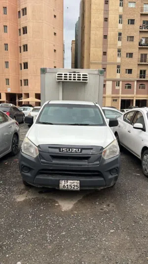 للبيع  ثلاجه ايسوزو ديماكس 2020