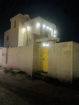 منزل مكون من طابقين