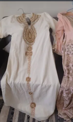 فساتين  ممتازة وجميل للبيع