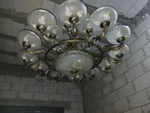 ثريا حجم كبير جدا فخمه جدا وبحاله الوكاله جديدة