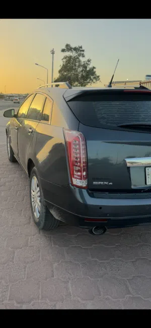 جيب كاديلاك srx موديل 2010 بحاله جيده جدا