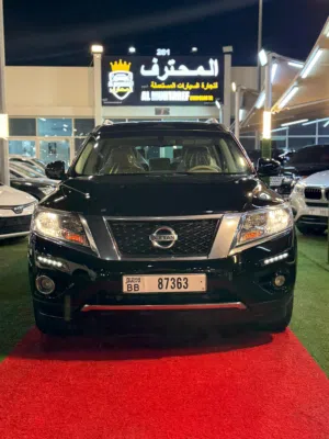 للبيع نيسان باثفايندر موديل 2014 مواصفات خليجية (GCC) بحالة ممتازة، سيارة عائلية مريحة وواسعة،