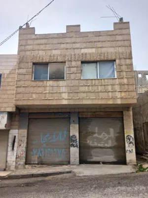 منزل مستقل للبيع طابقين مع مخزنين على الشارع
