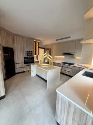 شقة فاخرة - لم تسكن - 4نوم - 270م - تشطيبات عالية الجودة / دير غبار