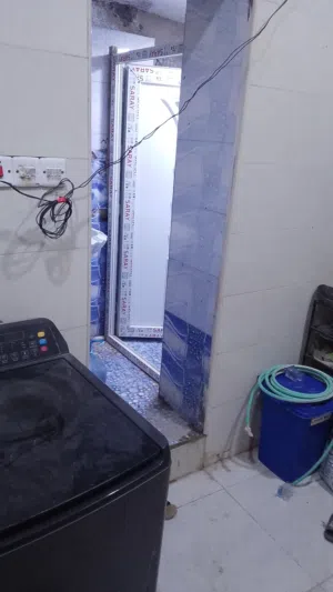 بيت 100متر للبيع في الصلحيه قرب مدرست ريف زاهر