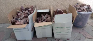 كميه من حجر العقيق بأحجام متفاوته