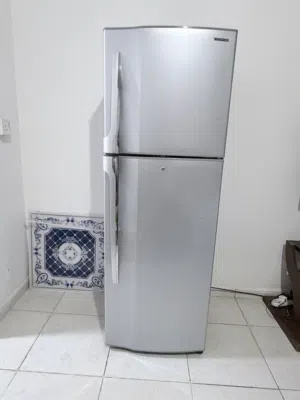 للبيع ثلاجة توشيبا 355 لتر