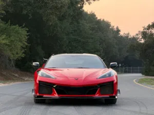 CHEVROLET CORVETTE C8 Z51 2023  2023 شيفروليه كورفت بحالة الوكالة فل اوبشن  (( فئه عام 70 ))))).