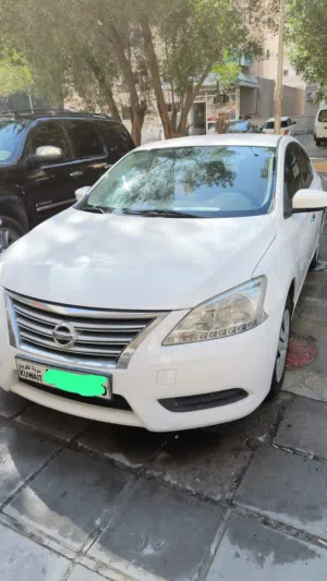 2016 Nissan Sentra Sedan in Excellent Condition with Bluetooth and Electric Mirrors