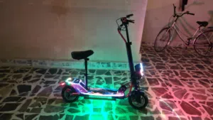 سكوتر كهربائي ارضيه مضيئه