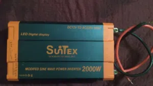 للبيع انفرتر قاطرة SUNTEX 2000 وات 12V إلى 220V – شغال ومجرب مع الكوابل استخدام خفيف 6 أشهر عرطهه