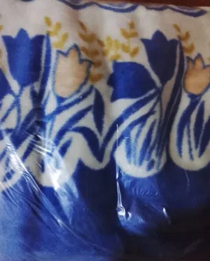 اتنين حرام لون بيج وبني وازرق وبيج مزوج بحالة جيدة جدا..صيني الصناعة ملمس ناعم ودافئ