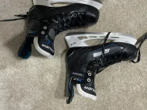 هوكي باور hocky bauer مع مع خيطين سود و خيط وردي و خيط ازرق مقاس 43.5