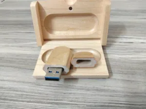 فلاشة خشبية فاخرة 32 جيجا USB 3.0 هدية مميزة  حقيقي ومفحوص علبة خشبية مميزة بمغناطيس