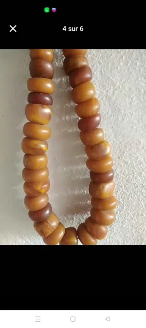 عقد من الوبان الحر القديم