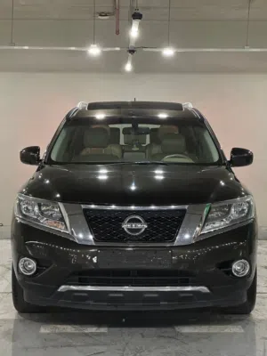 NISSAN PATHFINDER 2015 بحالة الوكالة