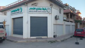 مكتب خدمى للايجار يفتح علي شارعين امام طريق رئيسي حيوي