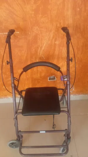 كرسي متحرك مستورد