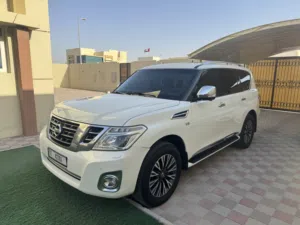 للبيع نيسان بلاتينيوم