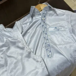 عباية مطرزة