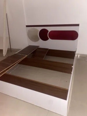 سرير مقاس كبير للبيع بسعر خرافي