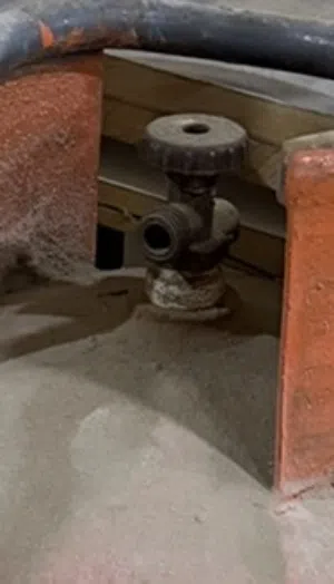 أسطوانة غاز /gas cylinder