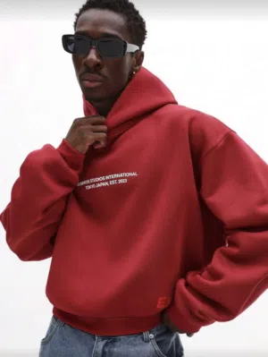 سترة هودي ميديم – لون أحمر  Medium Hoodie – Red  मीडियम हुडी – लाल