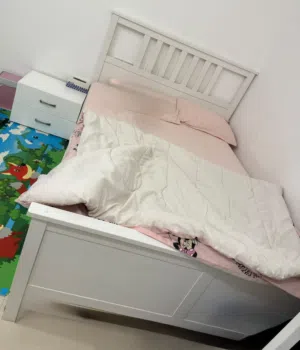 سرير 140 سم من ايكيا بحالة ممتازة