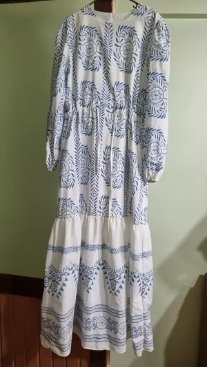 فستان للمحجبات أبيض و أزرق