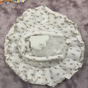 سرير أطفال محمول على شكل (عش) من القطن