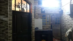 بيت للبيع قبلة حي الرشيد قرب سوق المسطر