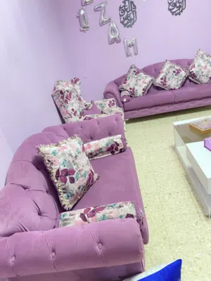 طقم كنب 7 مقاعد مع طاولة وسط