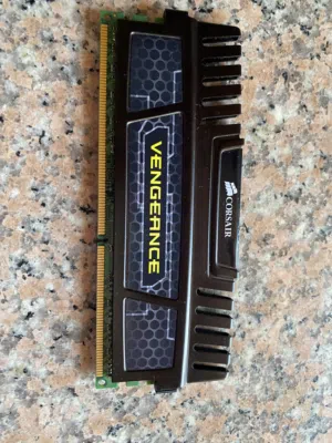 رام نوع DDR3 12G مقطوع من السوق نادر و السعر قابل للنقصان مع الدردشة و القطعة للpc وليست للكمبيوتر