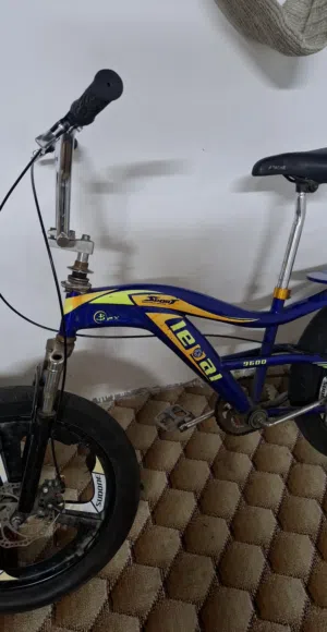 سيكل كوبرا BMX بالون الأزرق مقاس 20 سليم ما يعاني من شي التوصيل مجاني