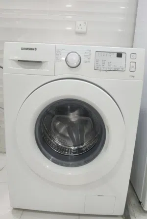 غسالة سامسونج بحالة ممتازة