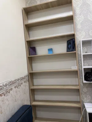 رف خشب سبع طوابق يصلح لديكور الكتب