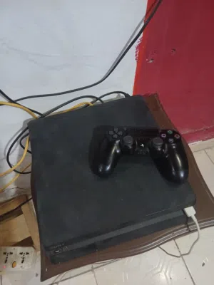 سوني 4  للبيع مع حساب اي فوتبول اقبل البدل ب ايفون 17