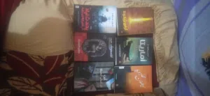 مكتبه مكونه من ست كتب من أجمل الكتب ياللي رح تقرؤوها