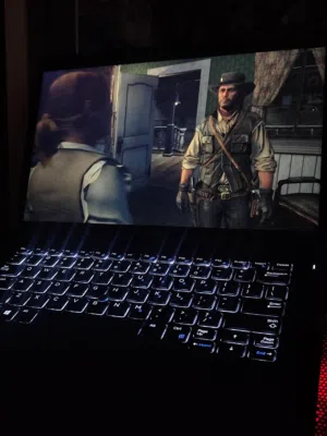 لابتوب دل 7490 معالح 7 جيل 8 رام 8 هارد 256 كرت شاشه مدمج