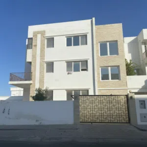 Flat For Rent in Khoudh 6/شقة للايجار في الخوض السادسة