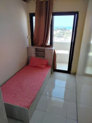 سكن شيرنج شباب بارتيشنات شباب في امارة عجمان بارتيشنات شباك و بلكونه مساحات مختلفه