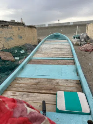 قارب يامها موديل الفين 12..23 قدم   بدون مكينه وبدون رقم  موقع بركا