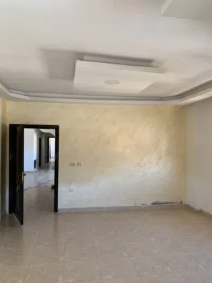 شقه للبيع الزرقاء الهاشميه قرب الكندري